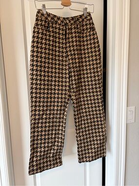 Straight Leg Houndstooth Pants in Black and Tan